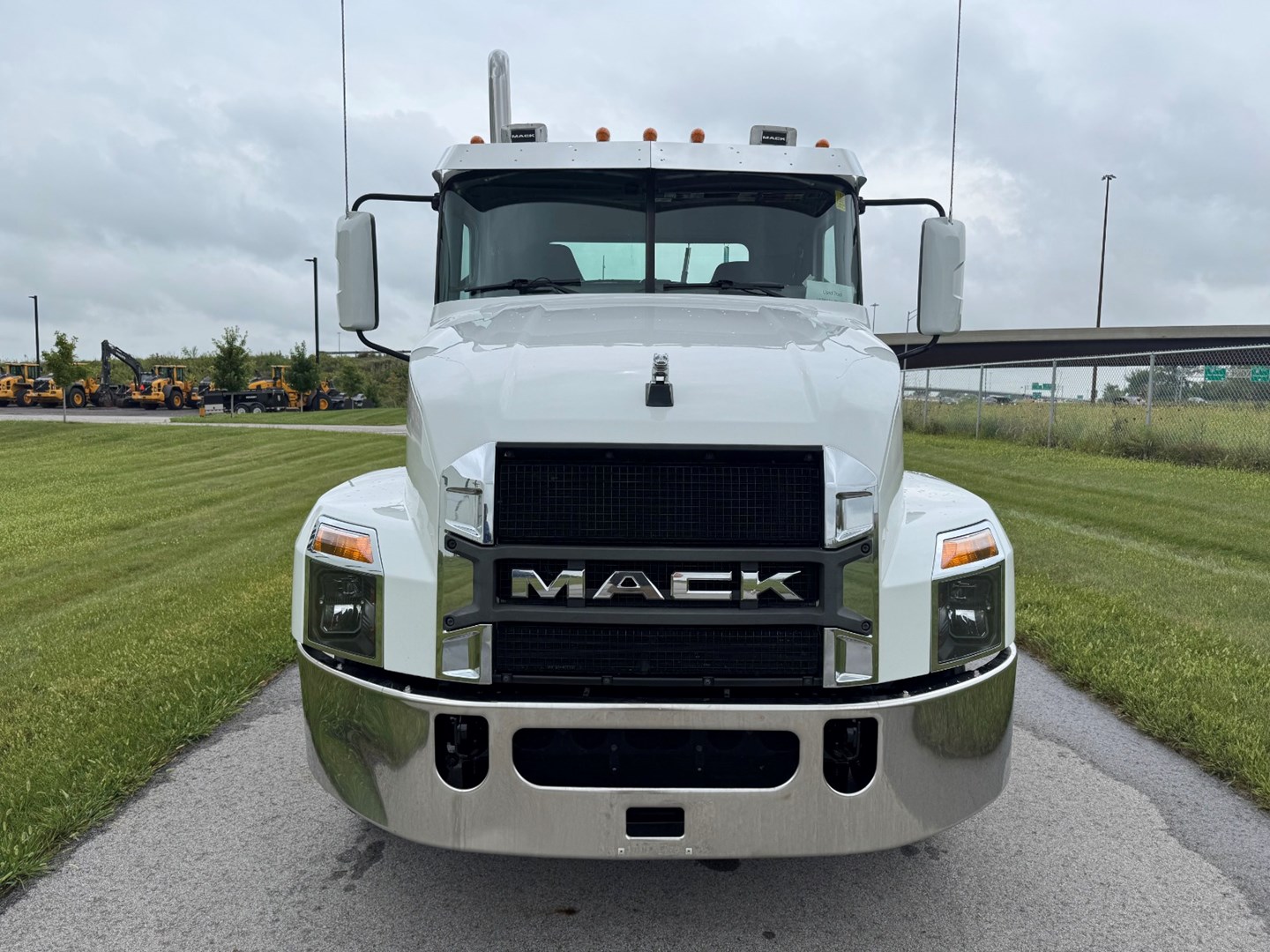 2022 Mack Anthem in Ankeny, IA — photo 2
